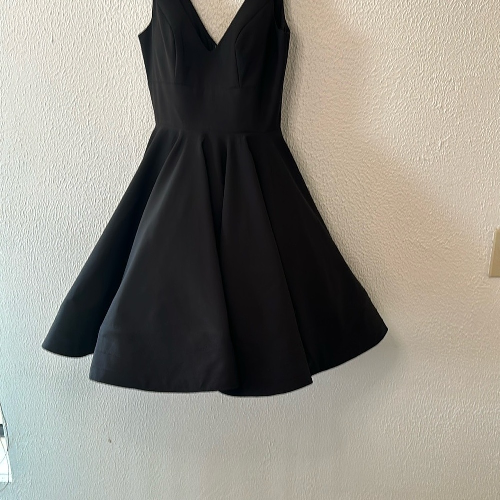 Black Sleeveless V-Neck Cocktail Mini Dress